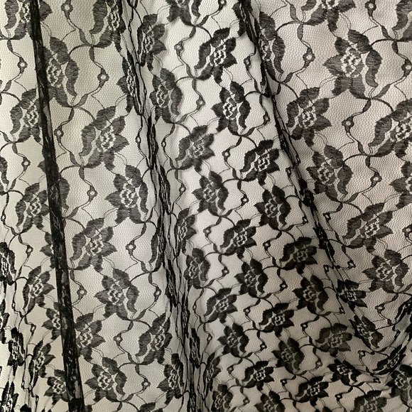 Black Lace Cape - Picture 7 of 11